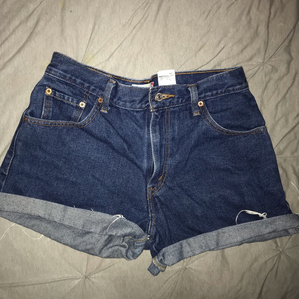 Vintage Levi’s high waisted shorts